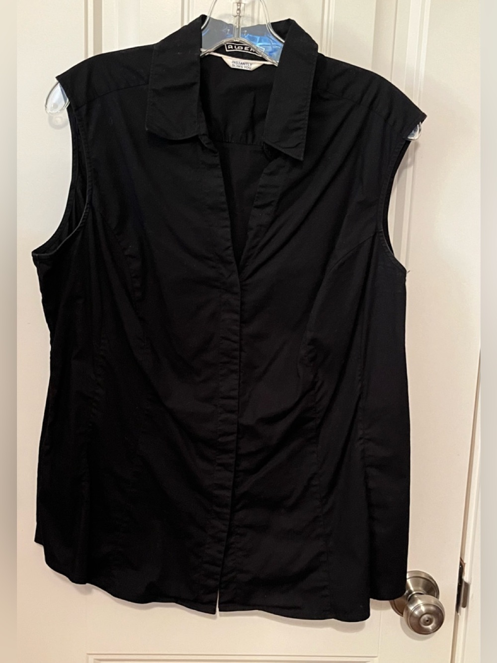 Riders by Lee Sleeveless Button-Front Collared Top - Black